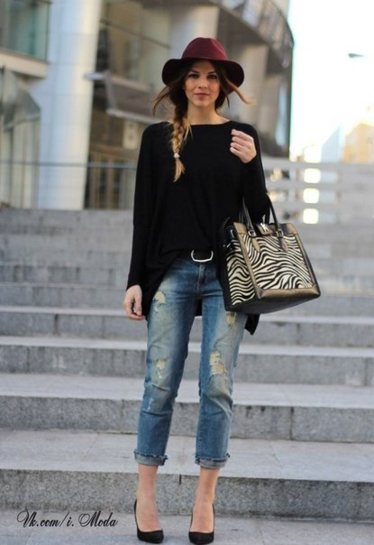 Уличная мода: с чем носить рваные джинсы осенью