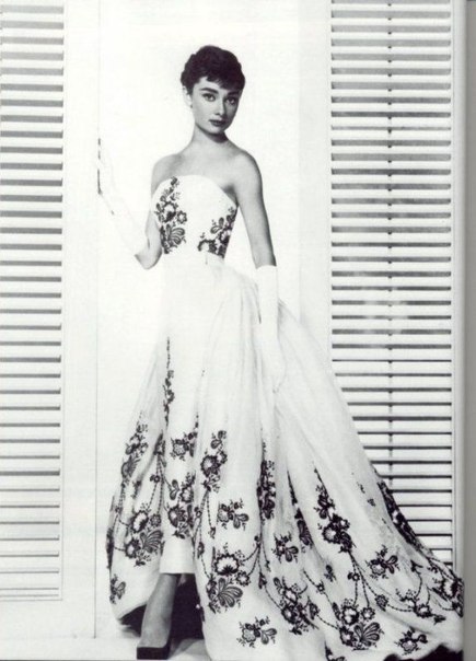Одри Хэпберн в платье от Givenchy для фильма "Сабрина"