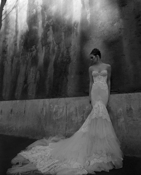 Лучшие свадебные платья 2012 года. Часть 1