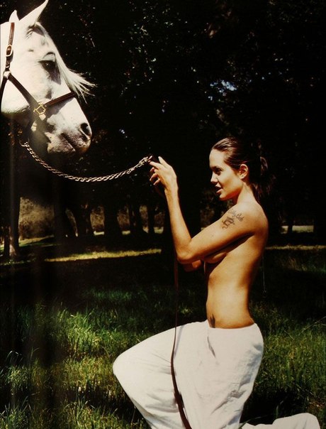 Анджелина Джоли (Angelina Jolie) в фотосессии Дэвида Лашапеля (David LaChapelle) для журнала Rolling Stone (июль 2001).
