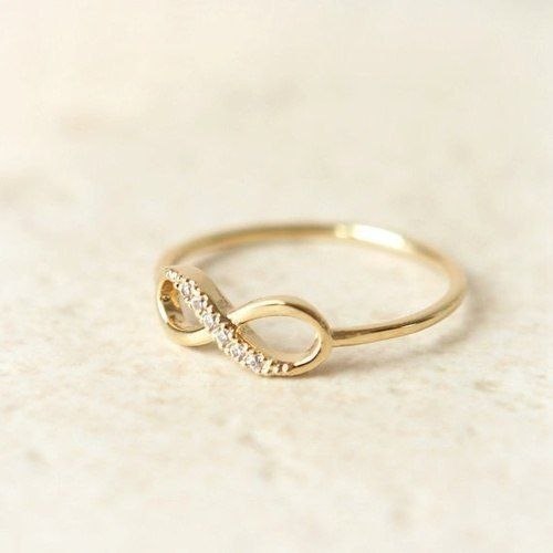 Красивая идея для влюбленных - кольцо со знаком бесконечности