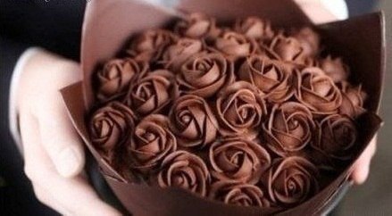От шоколадных роз я бы не отказалась ;)