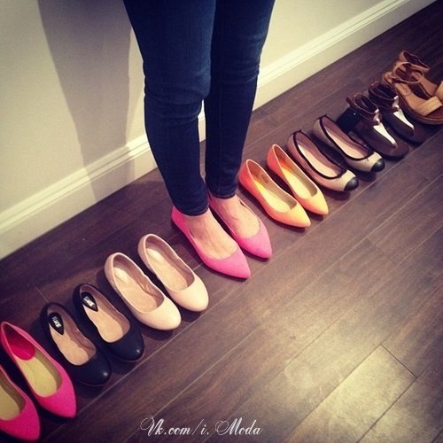 Обуви не бывает много))