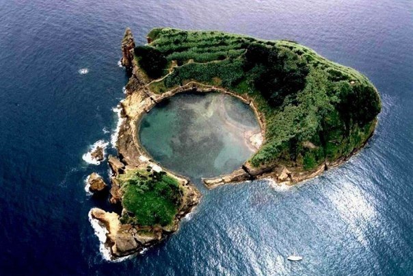 Остров в Азорских островах, Португалия