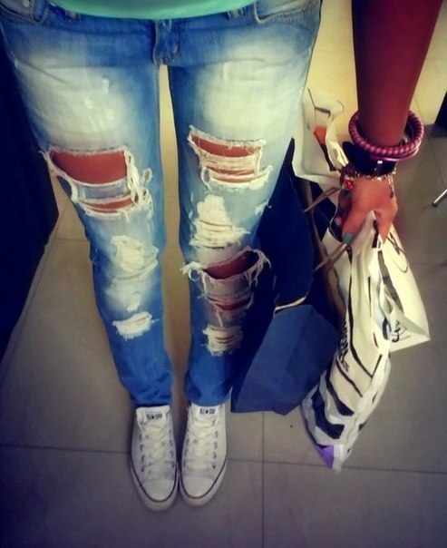Рваные джинсы никогда не выйдут из моды!