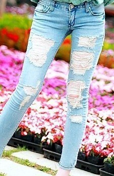 Рваные джинсы никогда не выйдут из моды!