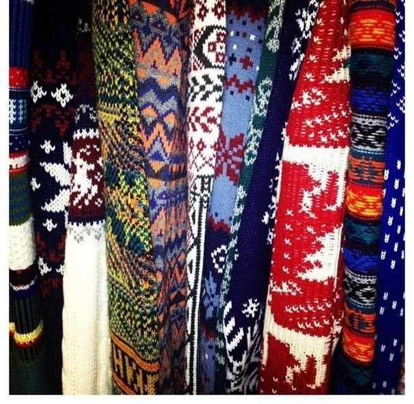 Девушки, пусть олени Вам встречаются только на вязанных свитерах!