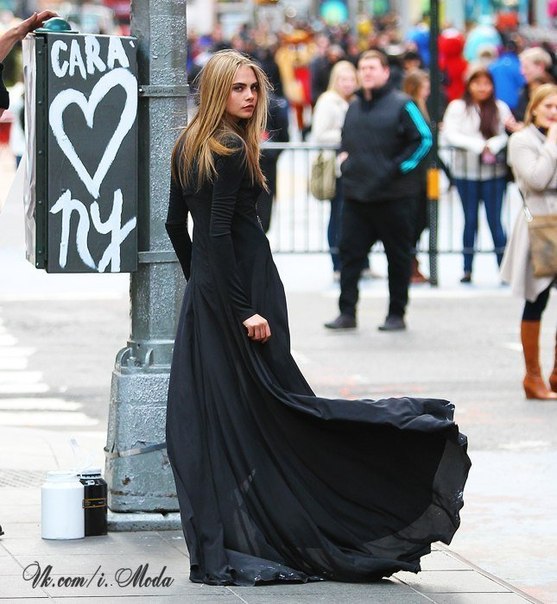 Кара Дельвинь на съемках рекламной кампании DKNY в Нью-Йорке