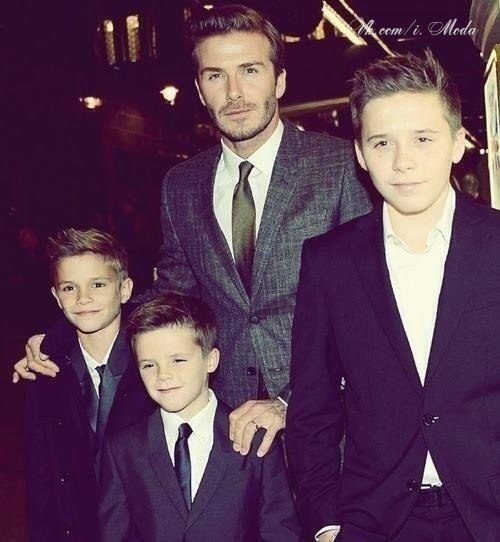 Мистер Бекхэм с сыновьями.