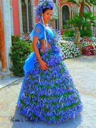Платья из живых цветов...Нереальная красота...