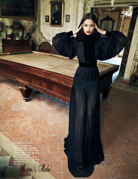 Роскошная фотосессия "A Dark Craft" для Vogue India.