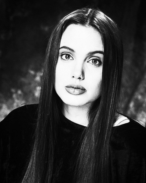 Анджелина Джоли в 16 лет
