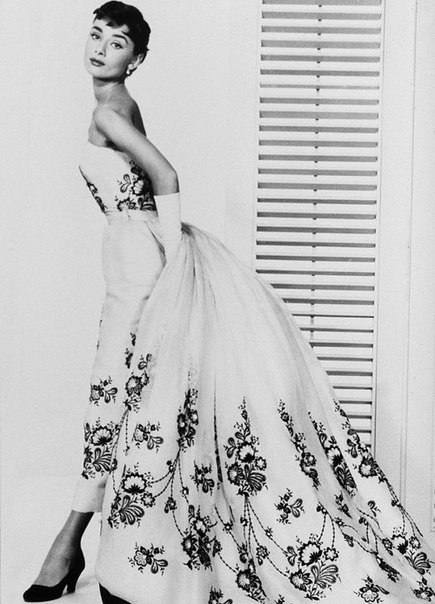 Одри Хэпберн в платье от Givenchy для фильма "Сабрина"