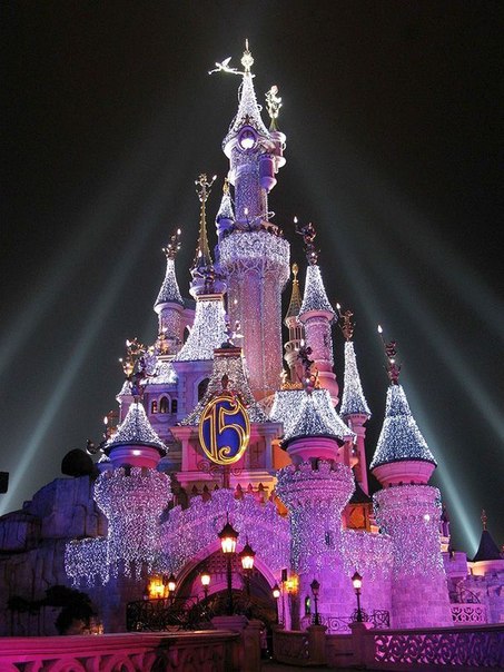 Disneyland - жми лайк, если хочешь туда!