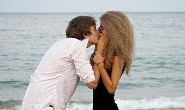 Женщине просто нужно, чтобы её любили- Чушь!!! Женщине нужно многое: любовь, внимание, забота, уважение, комплименты, цветы без повода, ласковые слова и еще много чего. Слишком много? Возможно… Но тот, кто даст ей все это - получит гораздо больше!