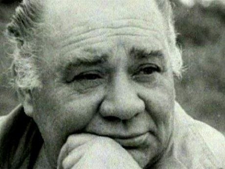В моей жизни бывало так, что меня обижали, как мне кажется, напрасно, незаслуженно. А у меня такая воля, что, если человек меня обидел, я его исключу из своей жизни, я могу с ним здороваться и разговаривать, но он для меня как человек уже не существует…