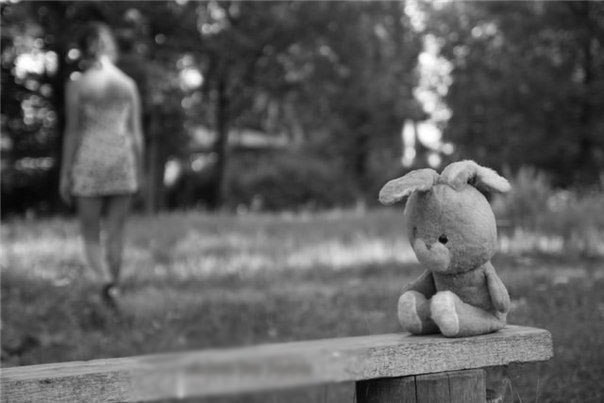 Человек все делает наоборот. Спешит стать взрослым, а потом вздыхает о прошедшем детстве. Тратит здоровье ради денег и тут же тратит деньги на то, чтобы поправить здоровье. 